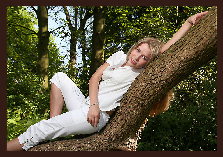 1 Abb. Seite 6 im Baum.indd